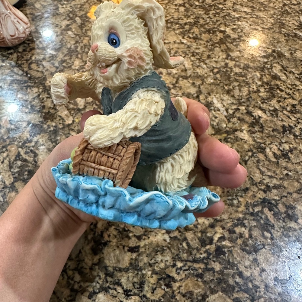 Ariela Collection Rabbit Figurine - Picture 3 of 4